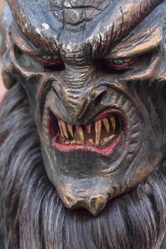 Strašidelný Krampuslauf. Čerti jsou jako živí