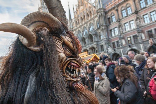 Strašidelný Krampuslauf. Čerti jsou jako živí