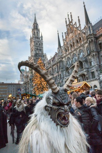 Krampus je děsivé vánoční monstrum, které pojídá děti.