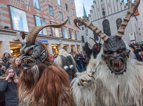 Strašidelný Krampuslauf. Čerti jsou jako živí