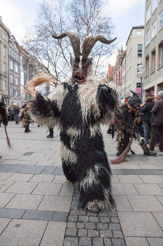 Strašidelný Krampuslauf. Čerti jsou jako živí