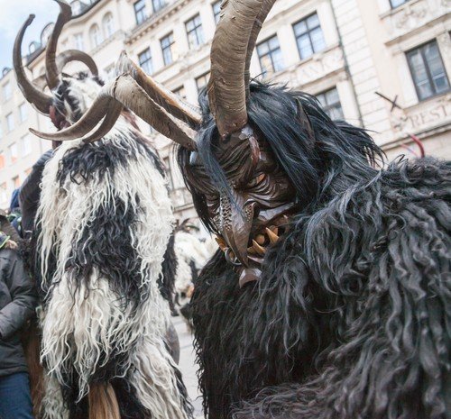 Strašidelný Krampuslauf. Čerti jsou jako živí