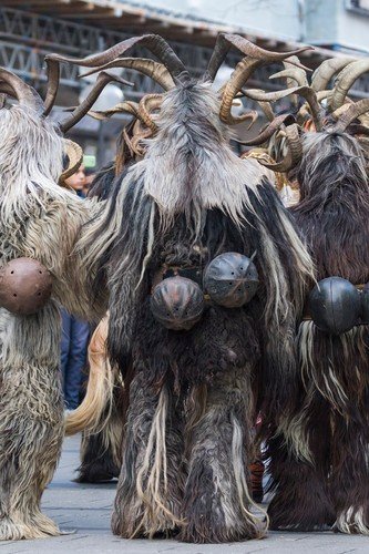 Strašidelný Krampuslauf. Čerti jsou jako živí.