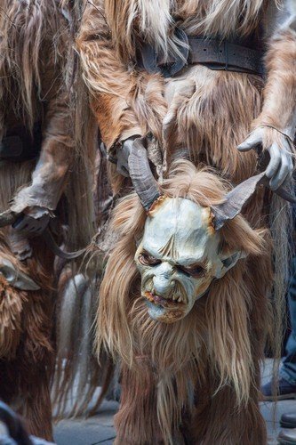 Strašidelný Krampuslauf. Čerti jsou jako živí.