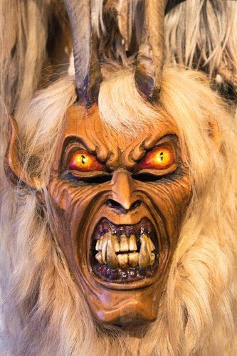 Strašidelný Krampuslauf. Čerti jsou jako živí.