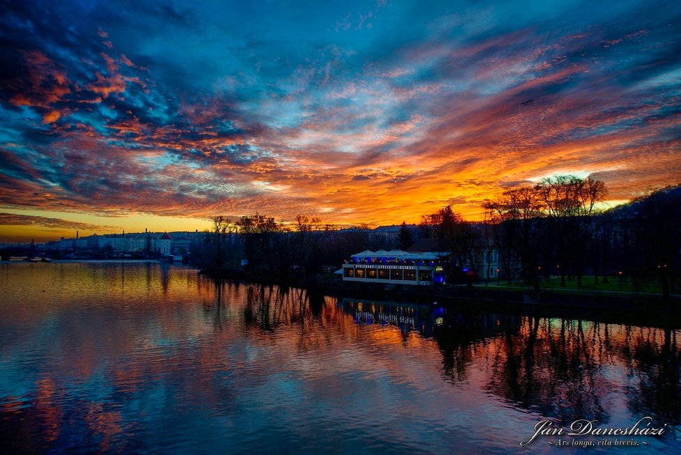 Fotografie z pražského Mostu legií