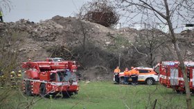 Nehoda bagru u osady Červená Lhota u Úžic na Mělnicku