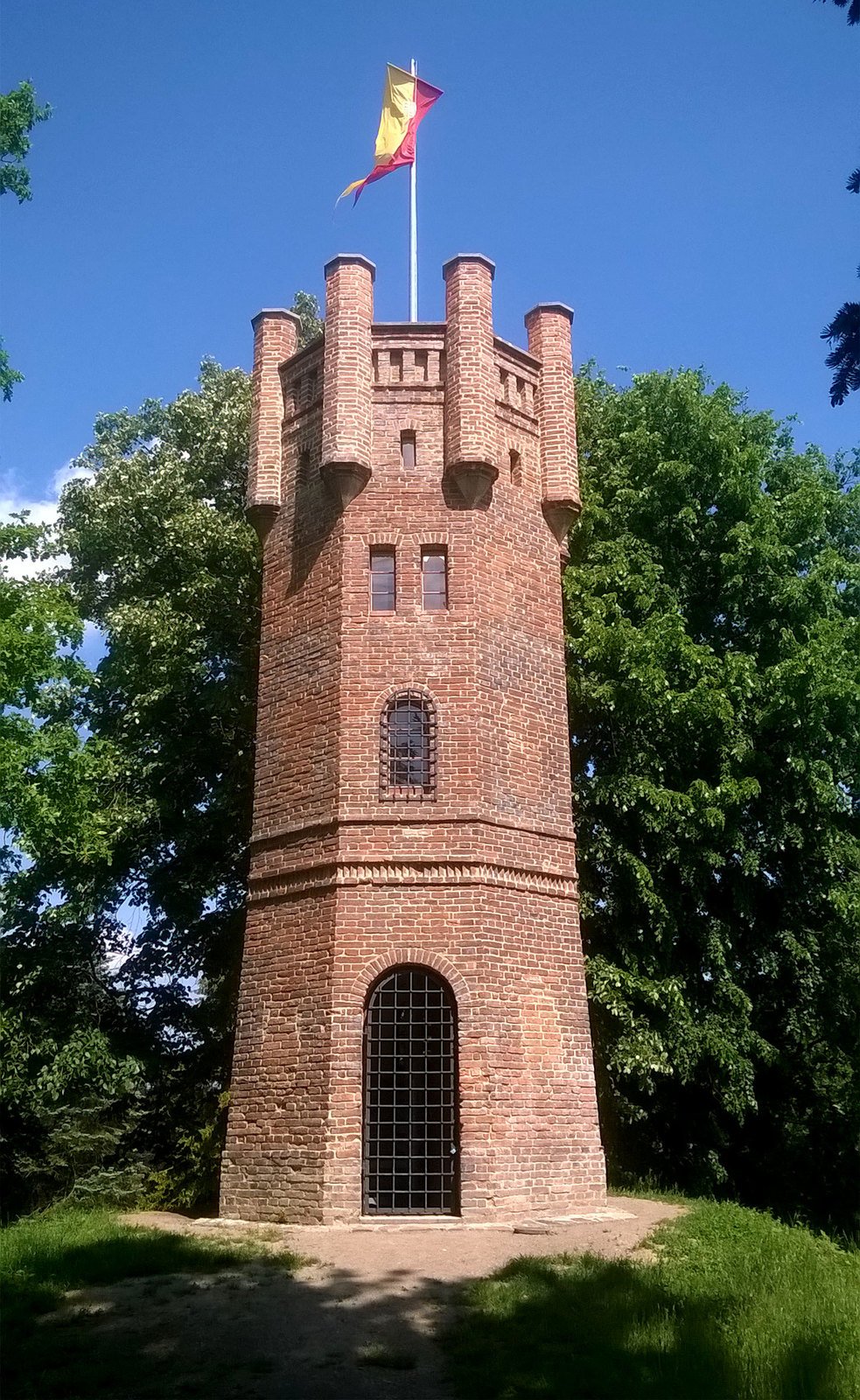 Červená věž v Čechách pod Kosířem
