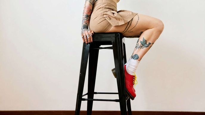 Červené boty pozvednou každý jednoduchý outfit na dokonale promyšlený styl. Červené boty pozvednou každý jednoduchý outfit na dokonale promyšlený styl.
