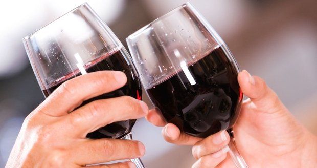 Každý jiný alkohol prý imunitní systém oslabuje, ale u vína to neplatí. Naopak díky obsahu tříslovin je funkce imunitního systému podporovaná. Víno vás tak může ochránit před chřipkou a nachlazením.
