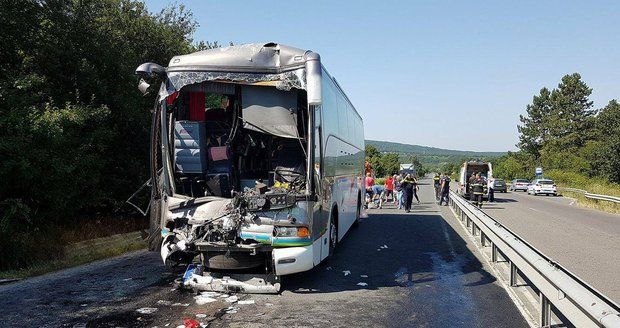 Detaily děsivé nehody Čechů v Bulharsku: Autobus boural cestou z letiště