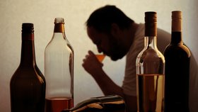 Alkoholová smršť na Silvestra: Nejohroženější jsou sváteční pijáci, upozorňuje primářka