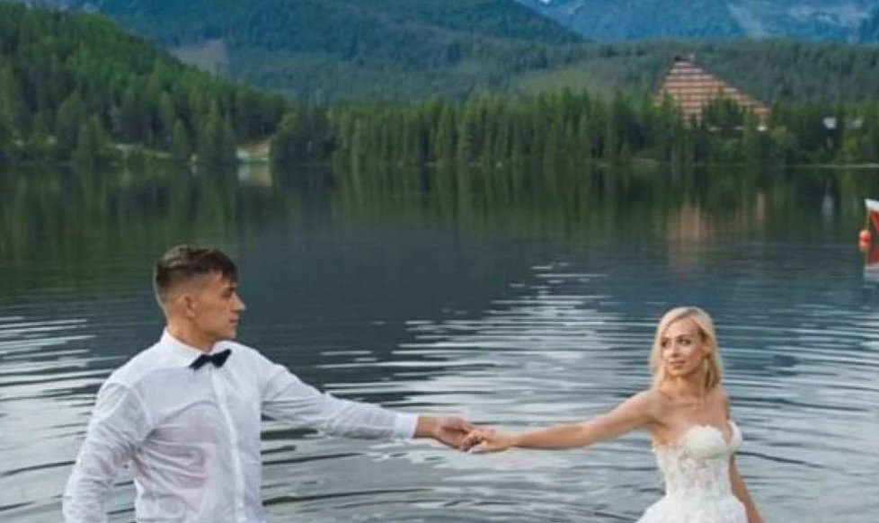 Slováci zuří: Čeští novomanželé vlezli do Štrbského plesa!