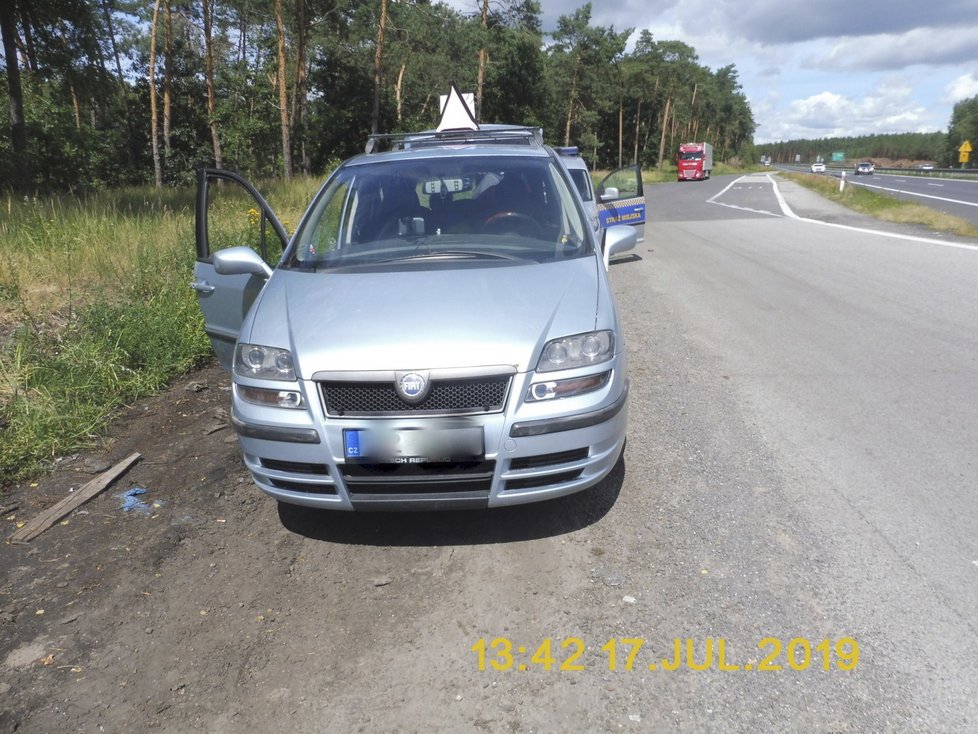 České rodině se v Polsku rozbilo auto. Na pomoc čekali tři dny u silnice