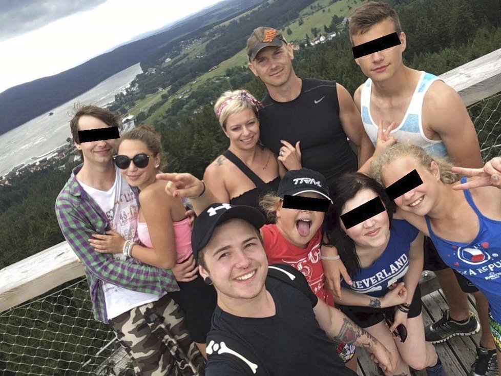 Rodina Čechů se vybourala na cestě do Chorvatska: Za záchranu děkují strážnému andělovi ze Slovenska.