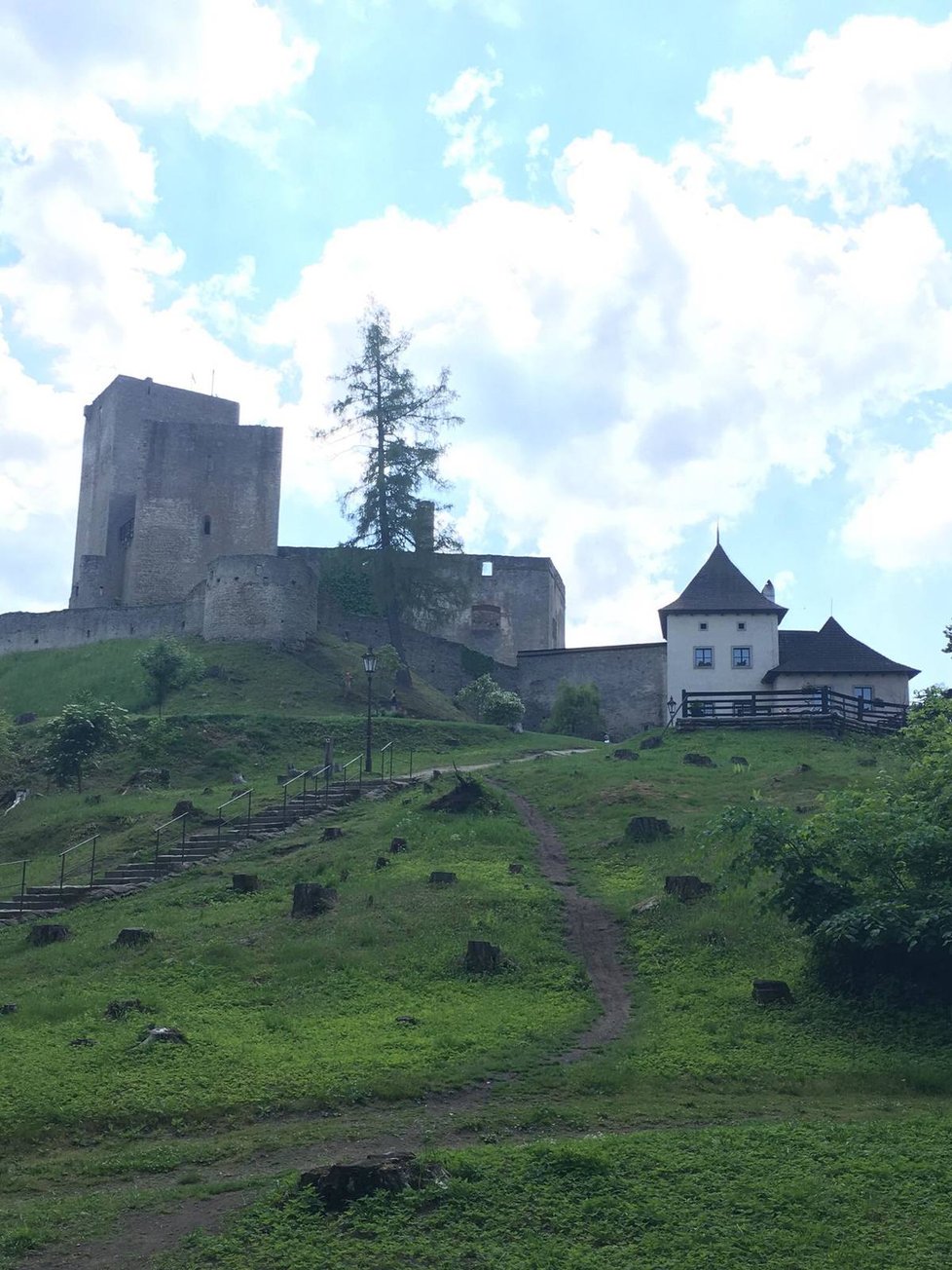 Zřícenina hradu Landštejn v České Kanadě.