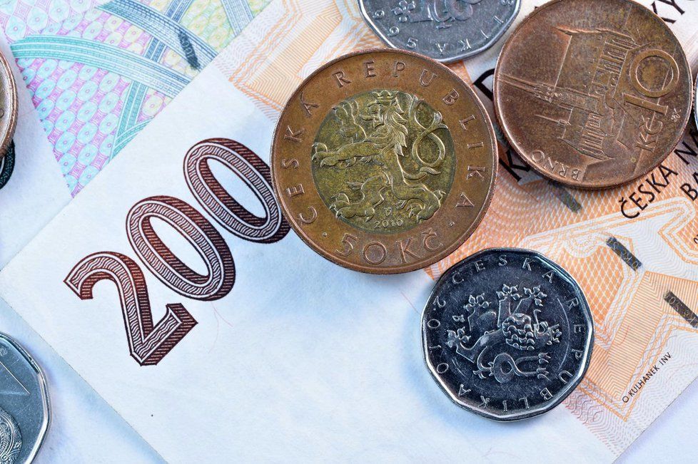 Česká měna v úterý mírně posílila k euru, a opět tak posunula úroveň nejsilnějšího kurzu od začátku měnových intervencí.