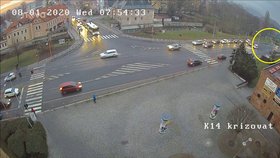 Mladý řidič na přechodu v České Lípě narazil autem do školáka.