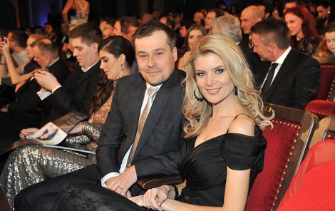 Iveta s manželem Jaroslavem v karlínském divadle. 