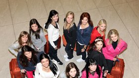 Finalistky České Miss 2009 zapózovaly fotografům přímo na letišti