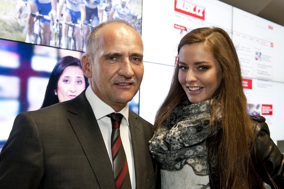 Švýcarský velvyslanec André Regli a Česká Miss 2012 Tereza Chlebovská se potkali v newsroomu Blesku