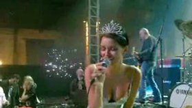 Jitka Válková zpívá skladbu od Eurythmics Sweet Dreams
