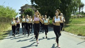 Finalistky Miss běhaly v Řecku