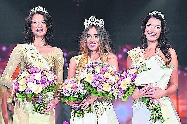 Novou Českou Miss pro rok 2017 se stala Michaela Habáňová (uprostřed) ze Zlína. Na snímku vlevo je Česká Miss Earth Iva Uchytilová z Hlinska a vpravo Česká Miss Supranational Tereza Vlčková ze Zlína.