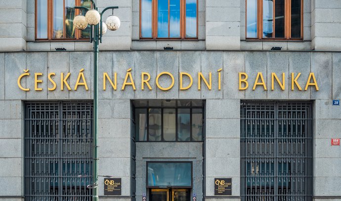 Česká národní banka ponechala základní sazbu na sedmi procentech.
