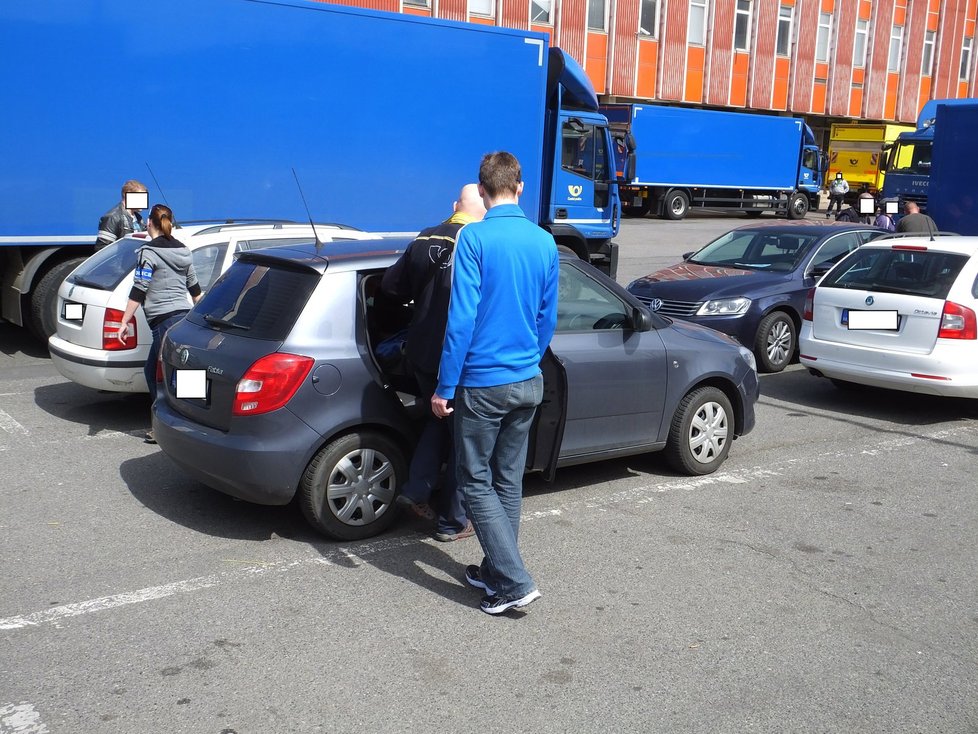 Česká pošta patrně odhalila zloděje nafty mezi svými zaměstnanci, případ předala policii.