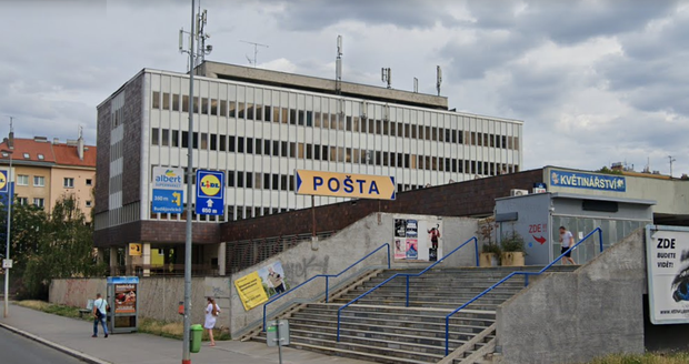 Česká pošta prodává svůj obří areál na Pankráci, část si ale pronajme zpět. Dává to smysl?