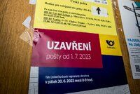 Situace na poštách po „masakru“ poboček: Fronty i rozladění senioři. Většinou ale klid