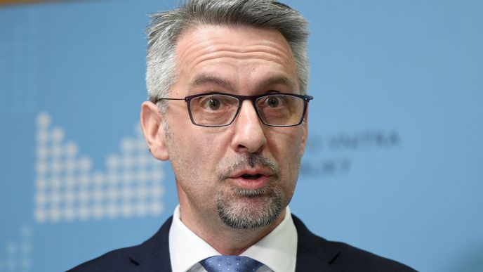 Ministr vnitra Lubomír Metnar vystoupil 1. března 2018 na briefingu v Praze k situaci na České poště