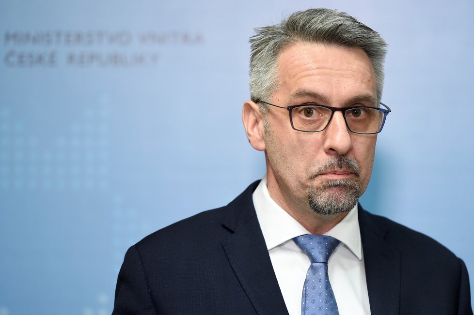 Ministr vnitra Lubomír Metnar: Rozhodne o matrikách on, či jeho nástupce?