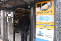 Doručení důchodů poštou zdraží! Kolik si za výplatu penze v hotovosti připlatíte?