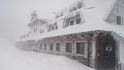 Chata Maraton pod téměř dvěma metry sněhu