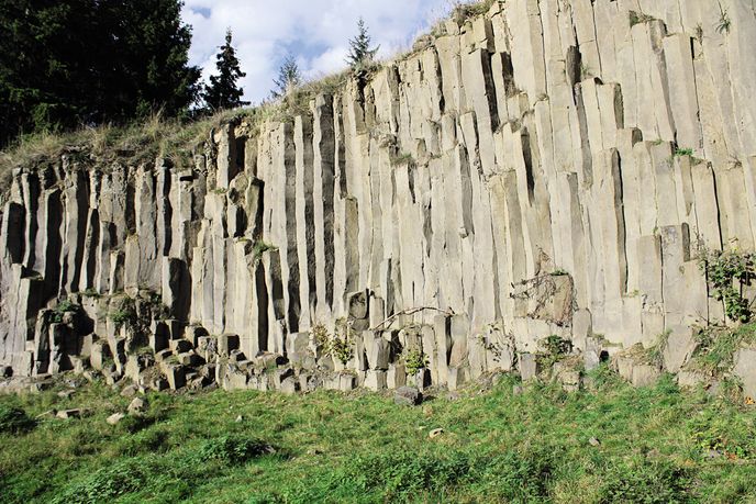 Čedičové sloupy kamenných varhan se zformovaly zhruba před 22 miliony let