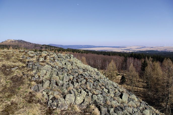 Geologové Střední Špičák i s oběma jeho sousedy zapsali do databáze významných lokalit neživé přírody Geologové Střední Špičák i s oběma jeho sousedy zapsali do databáze významných lokalit neživé přírody