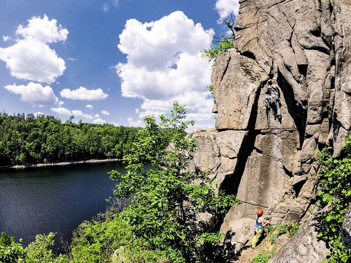 Počátky lezení v Jickovicích se datují už do 20. let minulého století. Až do roku 1997 byla ale tato činnost přerušena kvůli zatopení celého údolí Orlickou přehradou. Počátky lezení v Jickovicích se datují už do 20. let minulého století. Až do roku 1997 byla ale tato činnost přerušena kvůli zatopení celého údolí Orlickou přehradou.