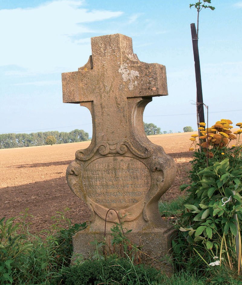 Kříž v Dolních Bojanovicích připomíná nehodu opilého správce panství.