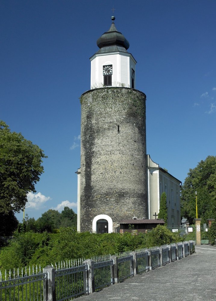 Zbytky hradu Frýdberk v Žulové jsou raritou, stal se z nich kostel
