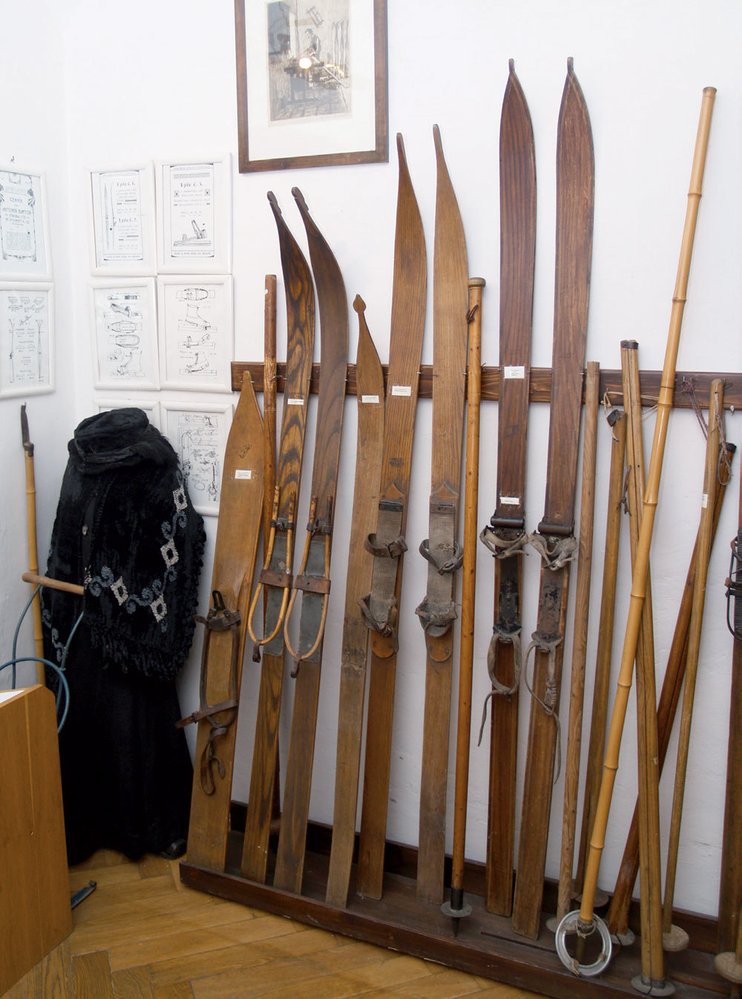 Český ski klub Vysoké nad Jizerou vznikl už v roce 1903. Lyže prvních „lyžců“ najdeme v místním muzeu.