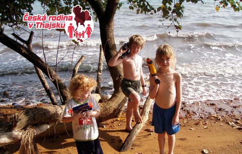 Česká rodina v Thajsku: Den na pláži – Češi, masáže a curry