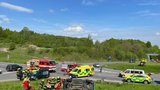 Vážná dopravní nehoda u České Skalice: Pět lidí se zranilo, zasahoval i vrtulník