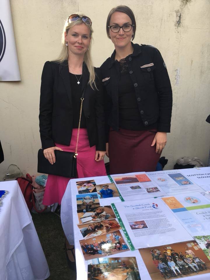 Veronika Macleod (vlevo) vede českou školu i komunitu v Edinburghu.