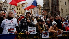 Začíná demonstrace na podporu nezávislých médií spolku Milion chvilek pro demokracii. (25. 10. 2026)