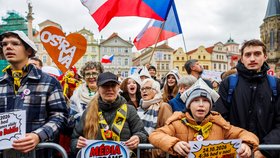 Protest spolku Milion chvilek pro demokracii na podporu ČT a ČRo. (25. 10. 2026)