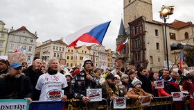 Začíná demonstrace na podporu nezávislých médií spolku Milion chvilek pro demokracii. (25. 10. 2026)