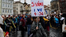 Začíná demonstrace na podporu nezávislých médií spolku Milion chvilek pro demokracii. (25. 10. 2026)