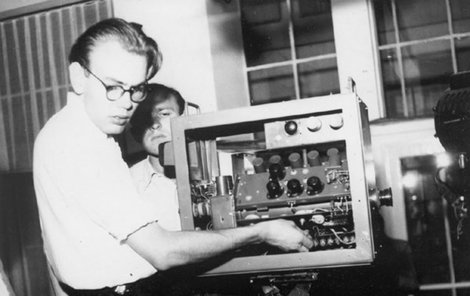Pokusné vysílání vědců Vojenského technického ústavu v roce 1948.